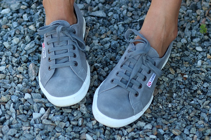 baskets sneakers grises Superga