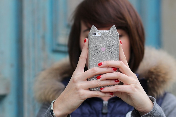 coque iPhone 6 H&M chat paillettes