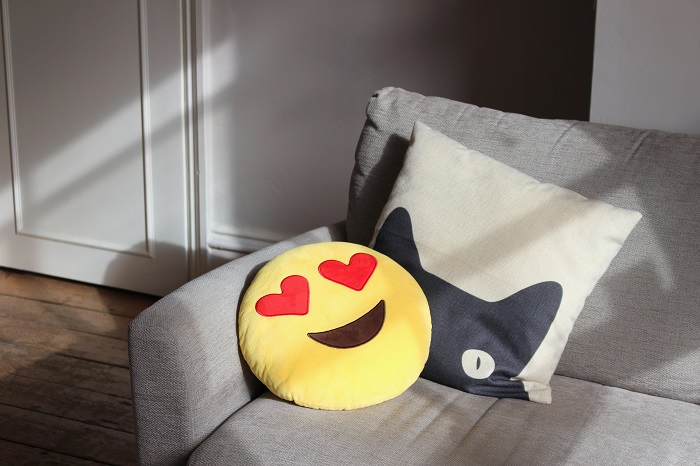 coussin emoji amoureux décoration