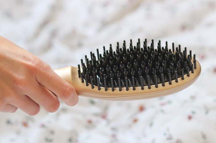 brosse chauffante lissante cheveux