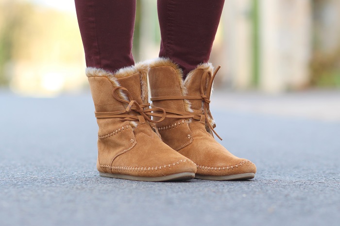 Photo de bottes fourrées en daim et faux-poils de la marque TOMS