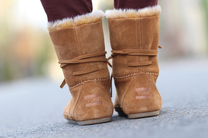 Photo de bottes fourrées en daim et faux-poils de la marque TOMS