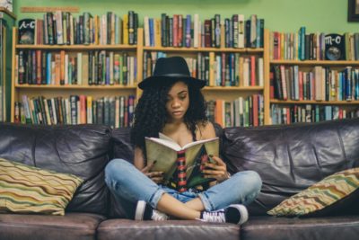 Journée mondiale du livre : les Français premiers en Europe pour leurs heures de lecture